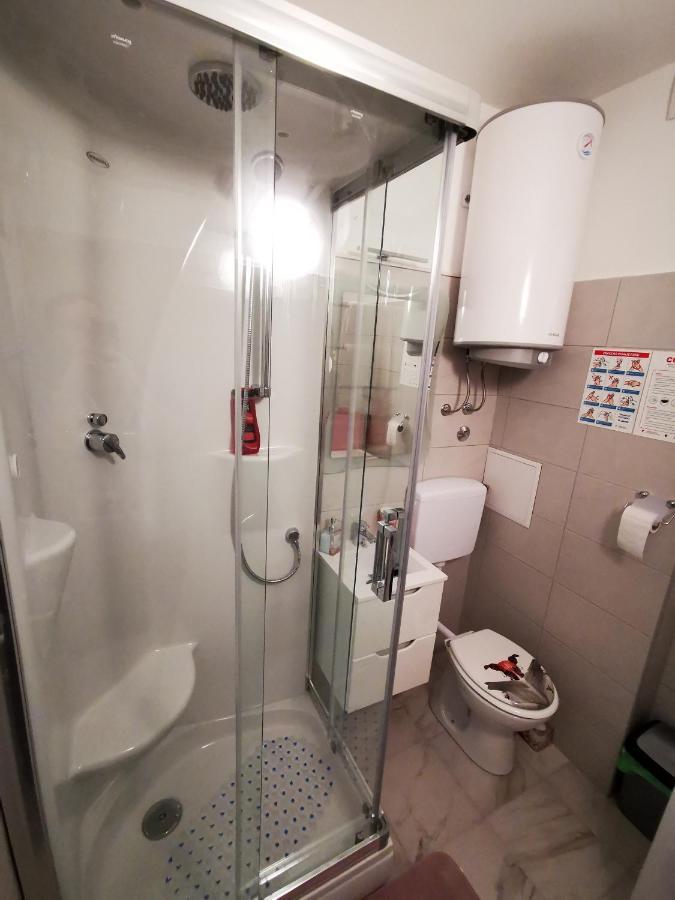 Ema Studio Apartman カルロヴァッツ エクステリア 写真