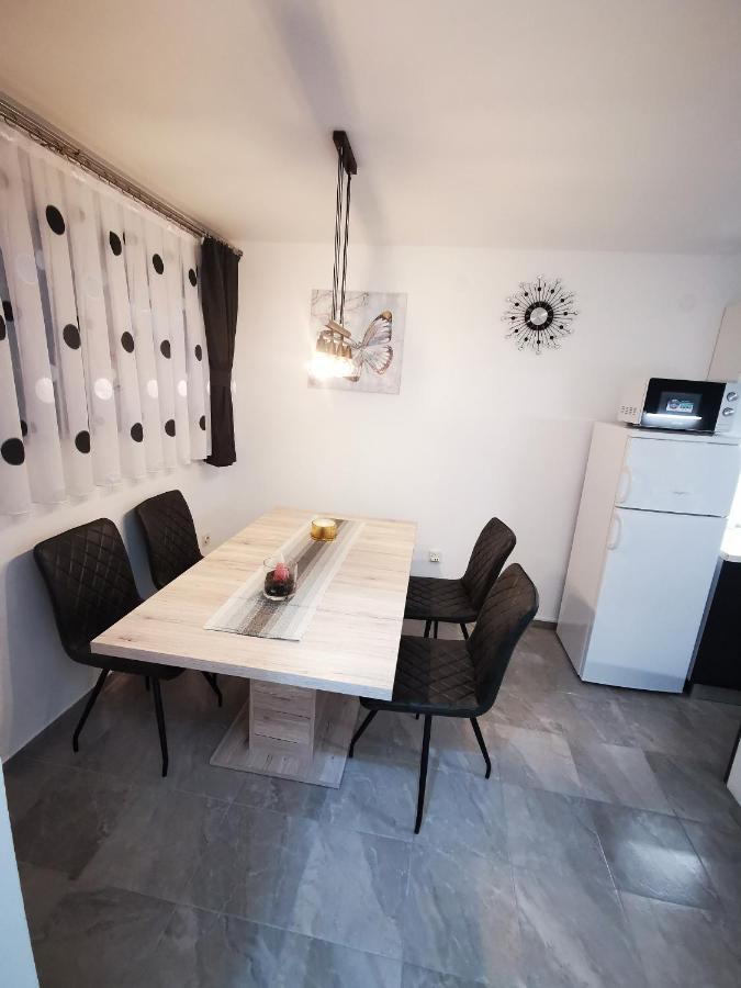Ema Studio Apartman カルロヴァッツ エクステリア 写真