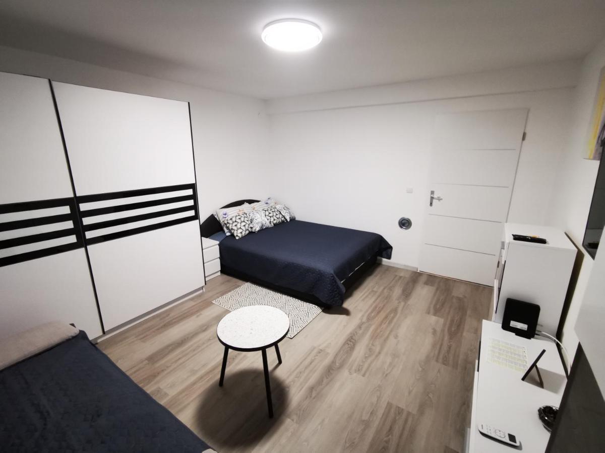Ema Studio Apartman カルロヴァッツ エクステリア 写真