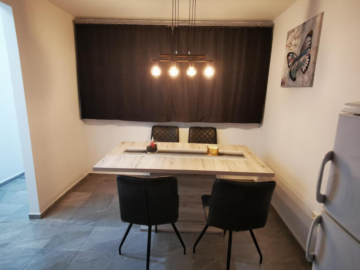 Ema Studio Apartman カルロヴァッツ エクステリア 写真