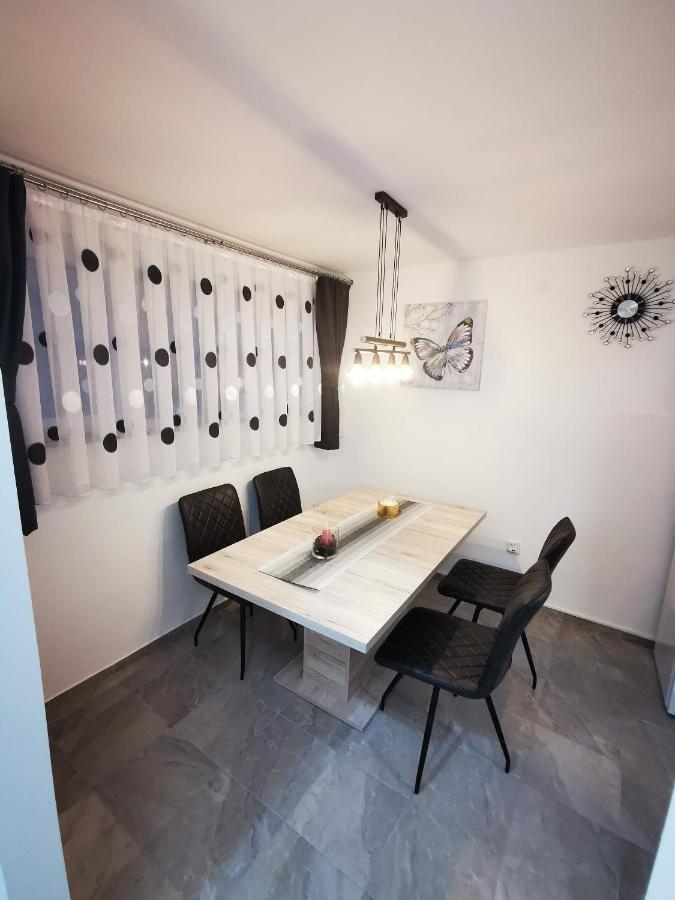 Ema Studio Apartman カルロヴァッツ エクステリア 写真